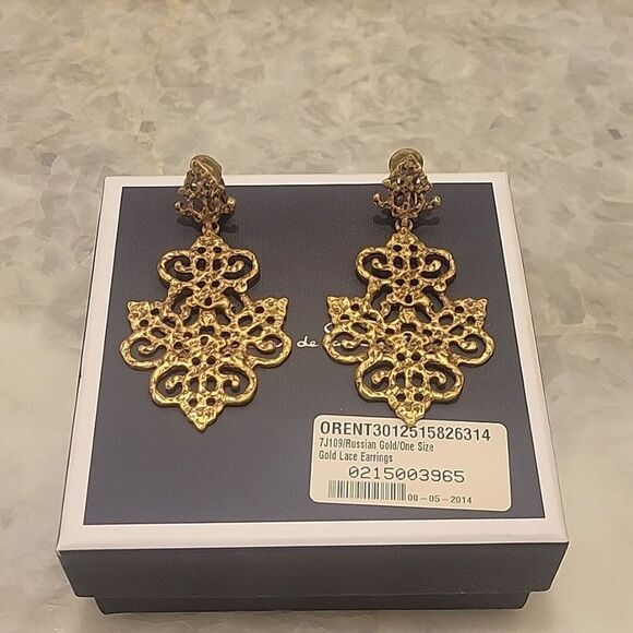 NWT Oscar De La Renta Gold Lace Filigree Earrings Dangle Chandelier Statement - Picture 3 of 13